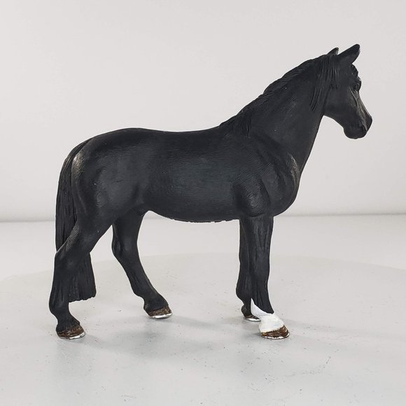 Schleich Tennessee Walker Gelding Black Horse #13832 - Picture 3 of 6